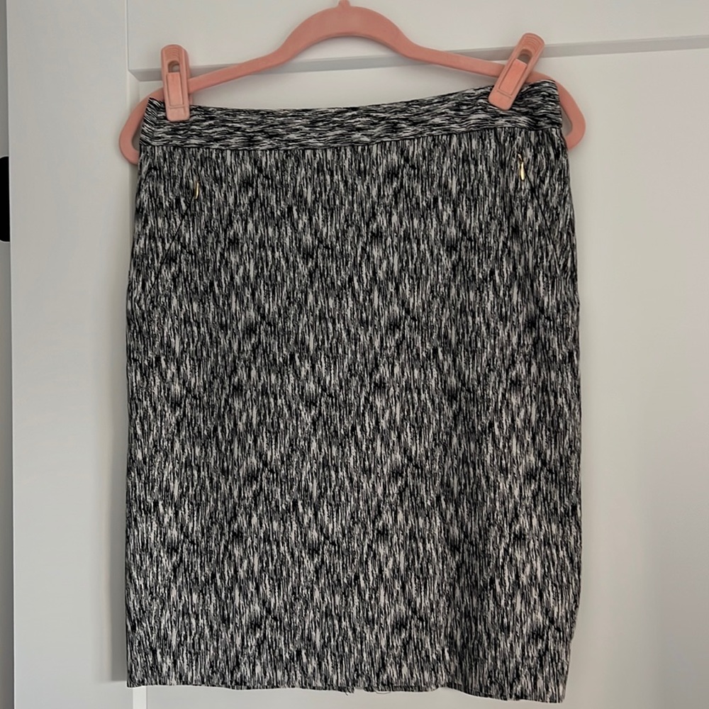limited white/black Size 6 pencil skirt